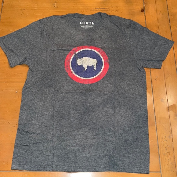 Mens short sleeve shirt with Buffalo Bills logo (I think) - size large - Picture 1 of 2